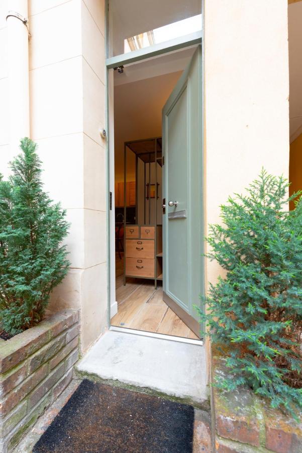 Au Pied De La Tour Paris Exterior foto